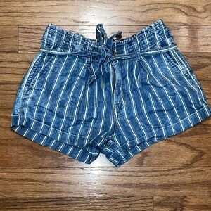 American Eagle Striped Shorts - size 4 - Belted